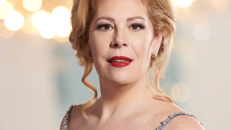 teatrosancarlo's tweet photo. -10 #IlPirata 

«I wouldn’t be human if I didn’t acknowledge my insecurities. Empathy and humanness in what we do is too important» 

@SondraRadvan sarà #Imogene #onstream dal #5Feb21 alle 20hCET 🎫👉https://t.co/RDPhfs7Wyh

📸 Michael Cooper https://t.co/Lt29s2pneQ