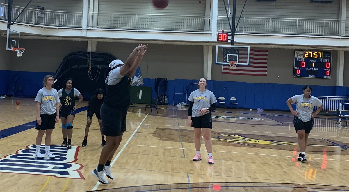 kmc5557's tweet photo. Can we trust you!...are you committed!...do you care about your teammates!...keep doin the work! ⁦@ancillawbball⁩ #CookieDay https://t.co/mrhyvSUNmS
