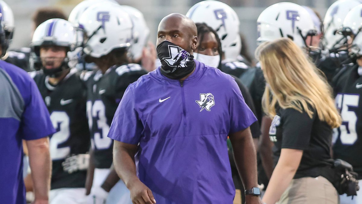 Duns_more's tweet photo. BREAKING: Fulshear's (@fulshear_fball) Oschlor Flemming (@Coach_Flemming) will be stepping down as Chargers' head football coach. Flemming was 8-22 over three varsity seasons. #TXHSFB https://t.co/wMgQKJ0WOh