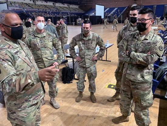wpunj_edu's tweet photo. As our 1st full week of this semester begins, let's thank 10 #WPUNJ students who will join us late. As Reservists and National Guard members, they have been deployed to serve in the US Capitol.

Among them-
Pic 1: 1st Lt. Jason Lee (far right)
Pic 2: Soldier Luis Mendoza (left) https://t.co/je0rwRe317