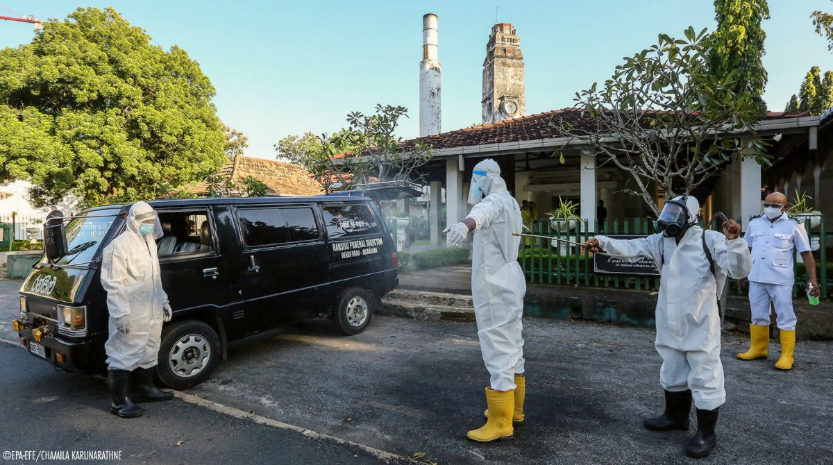 UN_SPExperts's tweet photo. UN experts urge #SriLanka to end its policy of forced cremation of #COVID19 deceased: "There has been no established medical or scientific evidence that burial of dead bodies leads to increased risk of spreading communicable diseases such as COVID-19" 👉 https://t.co/yuDD2QnV0v https://t.co/DdLjXdDSv3