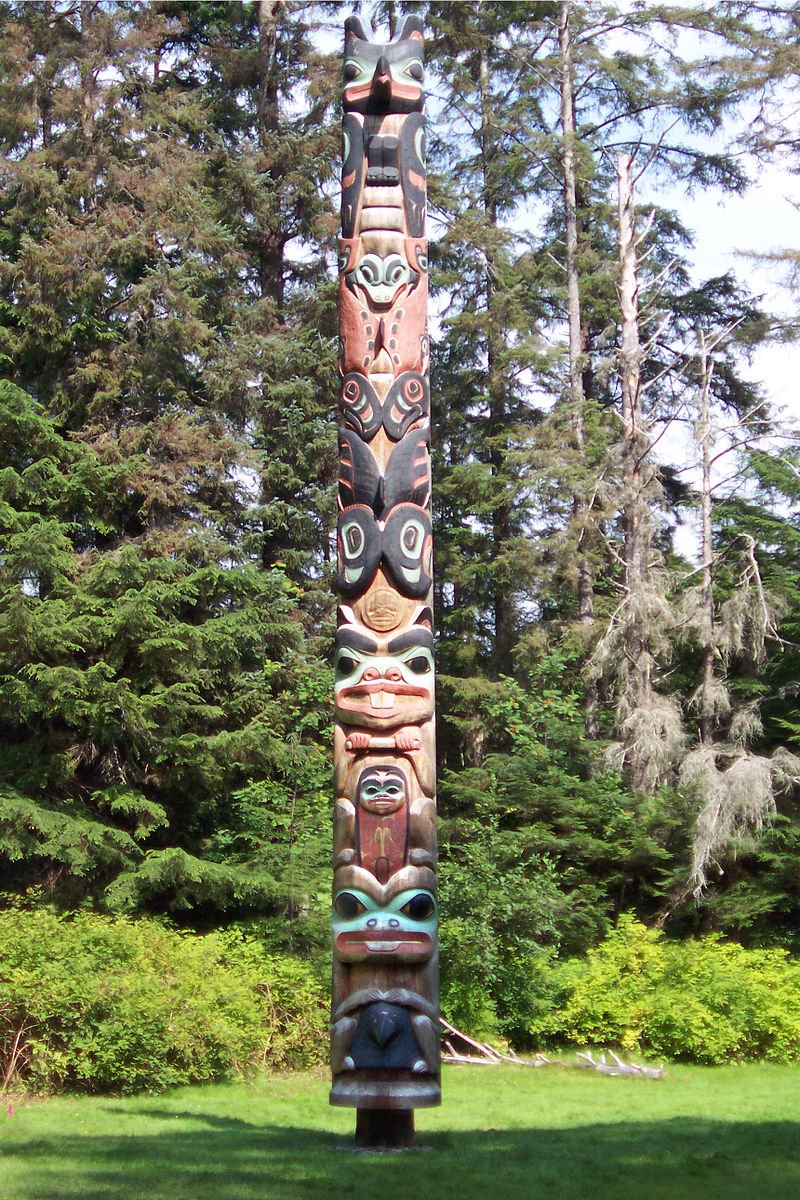 The Tlingit clans escaped Shiskinoow by night across Shee (Baranov Island) to Cháatl Ḵáa Noow (Halibut Man Fort) and the Russians then established a trading post 11/: The Tlingit Ḵʼalyaan Pole to commemorate those lost in the battle, by Lordkinbote / CC BY-SA 2.5,
