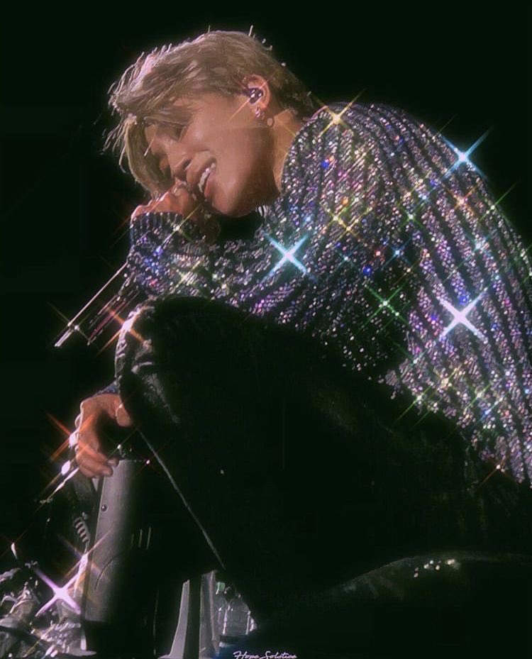 Jimin: Cosmopolitan - listen, you’re ordering this because you are a sexy lovely cutie and it’s delightful to look at. You’re wearing your finest sparkles and flirting comes naturally after the second round, and the third? Stay tuned 