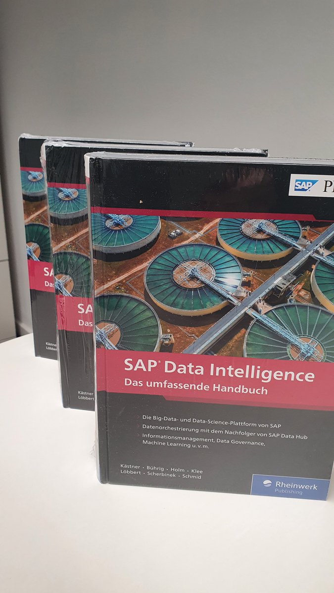 AlexKaestner's tweet photo. Endlich sind die ersten Exemplare da: Unser neues Buch zu #sapdataintelligence . Noch gut verpackt, aber das bleibt nicht so 😎 https://t.co/kuXp4bJVcy