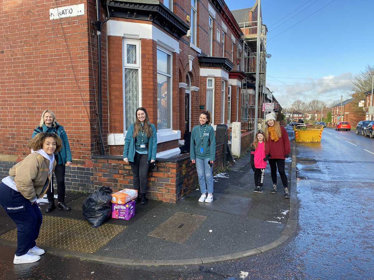 Thanks to @unitedutilities @TDSDanceStudio and Mercedes Jo for collecting clothes, toiletries and toys and taking them to the families that need them after the Walmer Street evacuation @MCCGortonAHey @JohnHughes55 @Afzal4Gorton