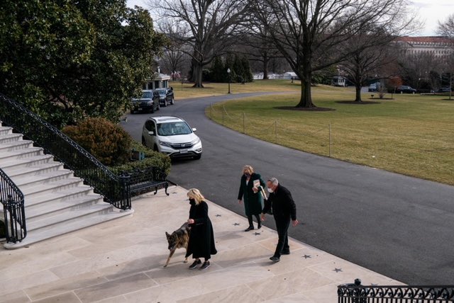 CampecheDailyN1's tweet photo. #CDNlifeStyle
BIDEN’S DOGS BRING RETURN OF PRESIDENTIAL PETS TO THE WHITE HOUSE
https://t.co/hjEn9tLrSn https://t.co/FnqV7mlksn
