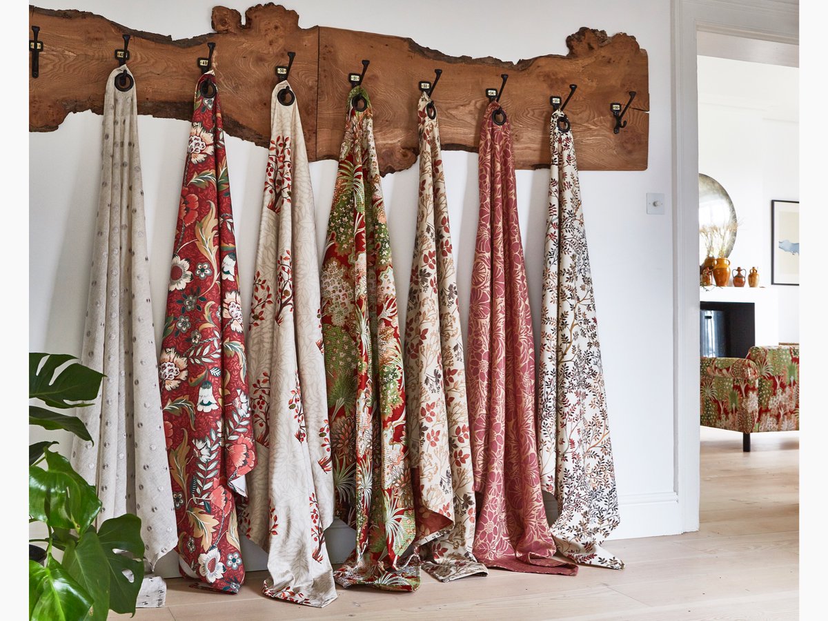 LightLocations's tweet image. Beautiful images from 'Hungerford House' used for the Journal Collection shoot @PrestigiousText. Photos #CarlHodgson Styled by #SuzanneWebster. As we bid farewell to this wonderful #location it's still lovely to be reminded of the stunning #interior it provided for #photoshoots.