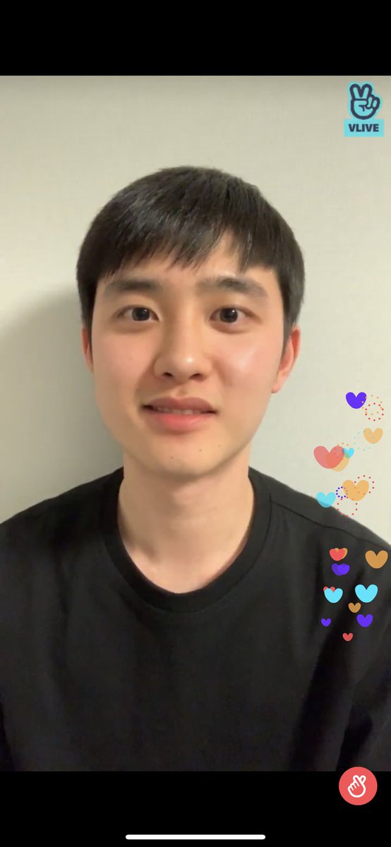 BiBo_Bonus's tweet photo. น้องทำใ��้รู้ว่าเราไม่ได้คิดถึงเค้าฝ่ายเดียว ยอมมาไลฟ์คนเดียว(น้องฮุนแอบมากวนเล็กน้อย) พูดคนเดียว เด็กขี้เขินแต่ก็มานั่งพูด นั่งตอบคำถามแอลลี่ ยังน่ารักไม่เปลี่ยนเลย ม่ามี้รักน้องงงงง💕💕💕💕💕 #KYUNGSOO #EXO https://t.co/89bg8lR08f