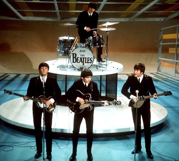 SteveMarinucci's tweet photo. 1/25/64: The #Beatles scored their first No.1 in the US when 'I Want To Hold Your Hand' reached the top of the Cash Box Magazine music chart. The Fab Four would eventually rack up 25 No.1's in America. https://t.co/XN1G5WYyRF via @YouTube https://t.co/jMLznKiof9