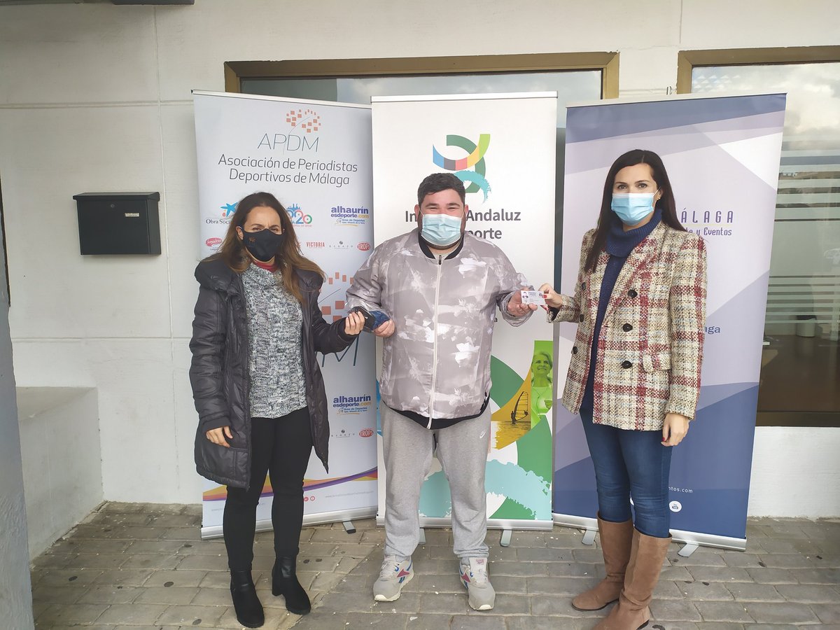 Nuestro compañero <a href="/carlitosmlg/">Carlos Guerrero</a> recoge su carnet de mano de <a href="/Lauraescreativa/">Laura Pérez Torres</a> y Leticia López directora del <a href="/iadeporte/">Instituto Andaluz del Deporte</a>.
#APDM2021