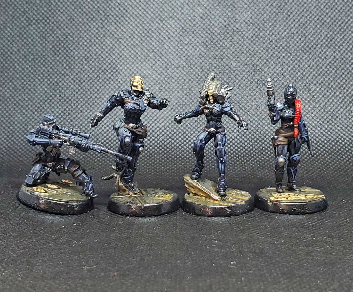 TheHolyFireman's tweet image. Lil progress on the assassins. Just individual details left. #warhammer #warhammer40k #heresylab #officioassassinorum #imperialagents #tabletopgaming #wip #holyfireminis