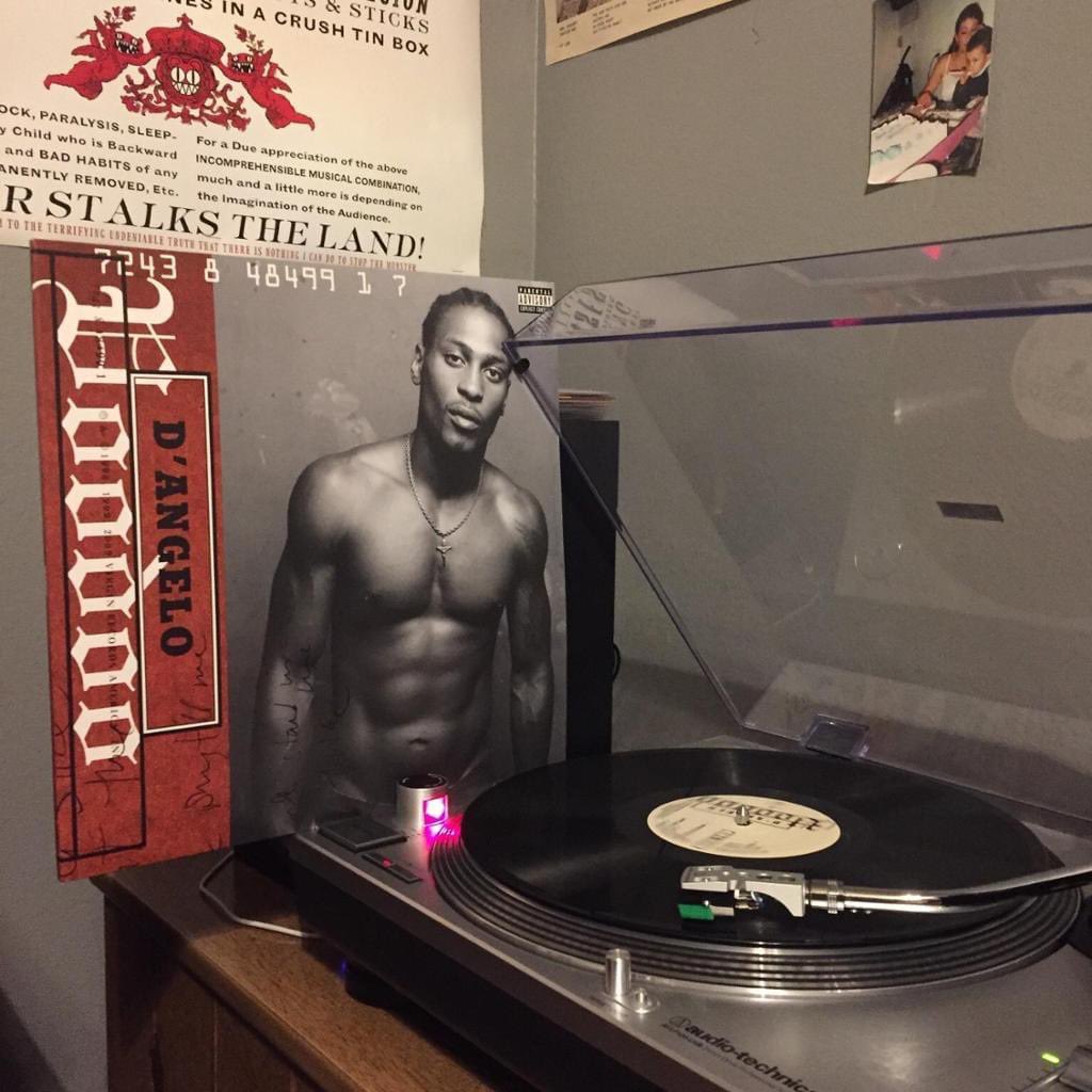 elmusicfeelings's tweet photo. #MFstory Il y a 21ans, #Dangelo proposait un monument de la musique  contemporaine. "Voodoo". 
Un projet soul, sensuel, intelligent et parfaitement réalisé.
Il a été listé parmi les meilleurs albums du 21e siècle. #Untitled et #SenditOn sont mes favorites. Et les votres ?! https://t.co/DaY8wzogrm