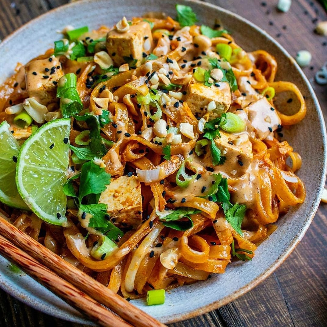 NectarCBD's tweet photo. Tofu Pad Thai bowl with peanut sauce. Yum Yum! 🍜 🍴

#veganbowls #dinner #quickmeals #meatlessmonday #tofu #nectarcbd #cbd #cbdoil #cbdnectar #nectarsweet #nectaroil #sustainable #organic #vegan #cannabis #farming #colorado #nature #natural #healthy #health #wellness #beauty https://t.co/QddKrjrIZz