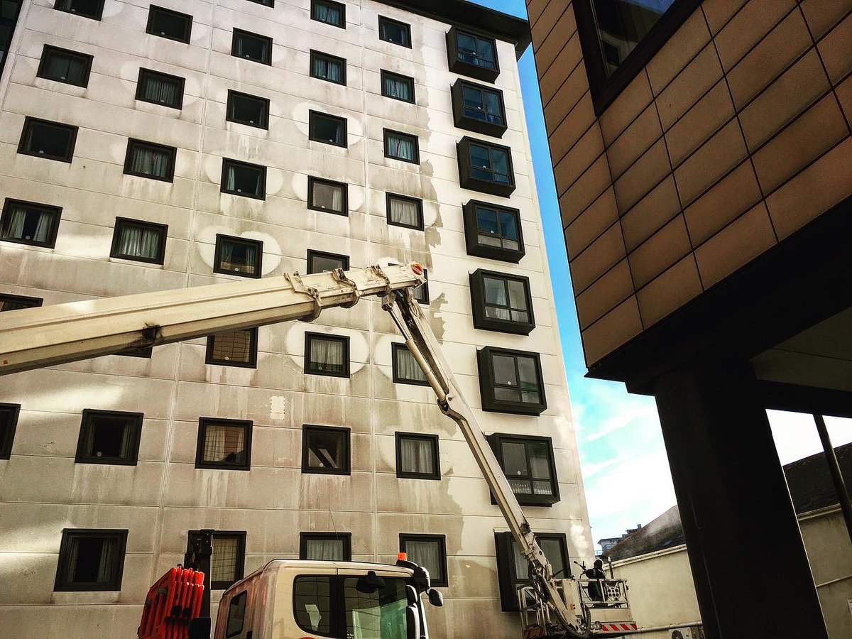 Chemical free facade cleaning at its best 👍🏼