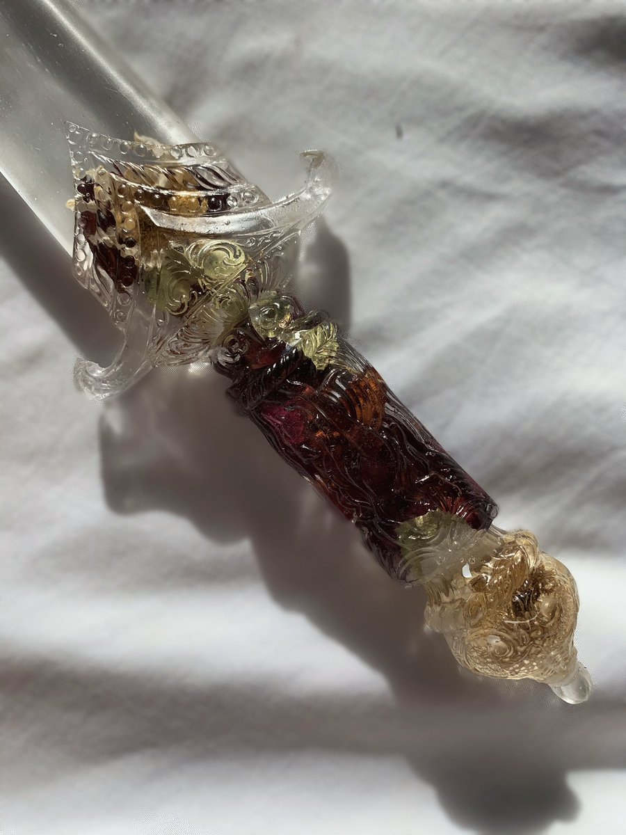 anti-valentine's day dagger giveaway 🔪 

•to enter just like/rt this post and also follow me <a href="/flosplaneta/">cass ❦</a>
•tag friends for extra entries

ends (1/29) 
goodluck <3