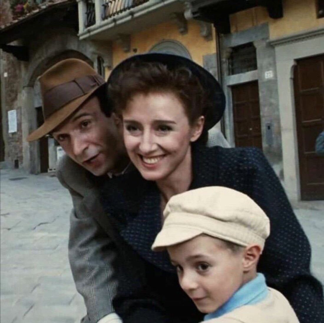 AlePercopo's tweet photo. @CasaLettori Non dimenticare che la vita è bella. E’ bella. Solo questo☺️ https://t.co/YqWyNBqT9o
