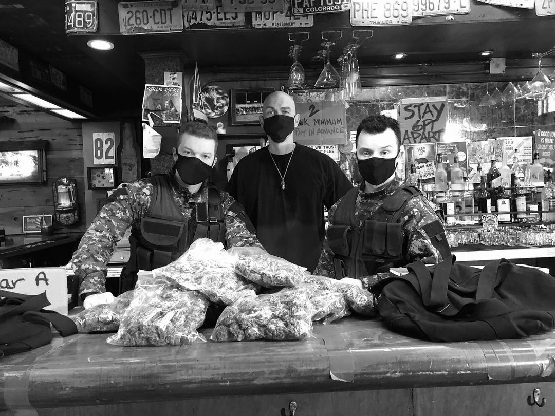 CameronMSOURCE's tweet photo. #Instagram | noelfisher: "Some of that real sticky icky. #Shameless #GallavichSecurity" https://t.co/lFdlTkv3wS