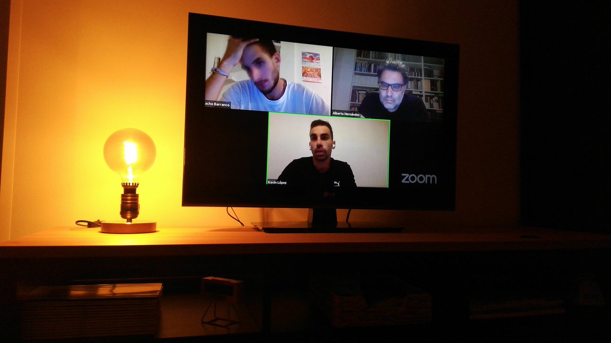 Yo que me iba a ver un capítulo de una serie cenando y me he quedado enganchado...