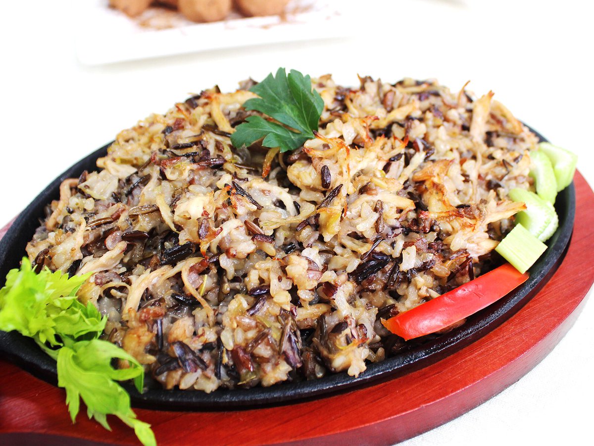 BadiaSpices's tweet photo. Wild Rice and Chicken Casserole is belly-warming, comforting and totally satisfying. Spiced up with Badia’s free-of-sodium Garlic & Parsley, it makes for a perfect weeknight dinner! RECIPE: https://t.co/zt7kv4hDAi #SoulOfCooking #FreeOfSodium #WeeknightDinner #EasyRecipes https://t.co/vcN9CxQZfE