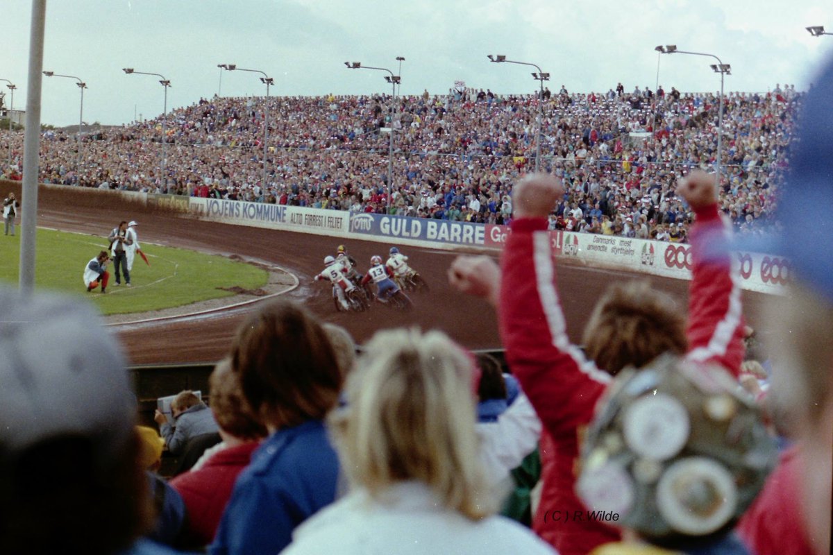 Heat 5 of the 1988 world final at <a href="/VojensSpeedwayC/">Vojens Speedway Center</a>. Erik Gundersen, <a href="/nielsenspeedway/">hans hollen nielsen</a>, <a href="/ChrisMo05483074/">Chris Morton</a> &amp; Roman Matousek. Not really a #WhoAreThey but @huttski13 named them all and got the #WhatWhereWhen as well 👏