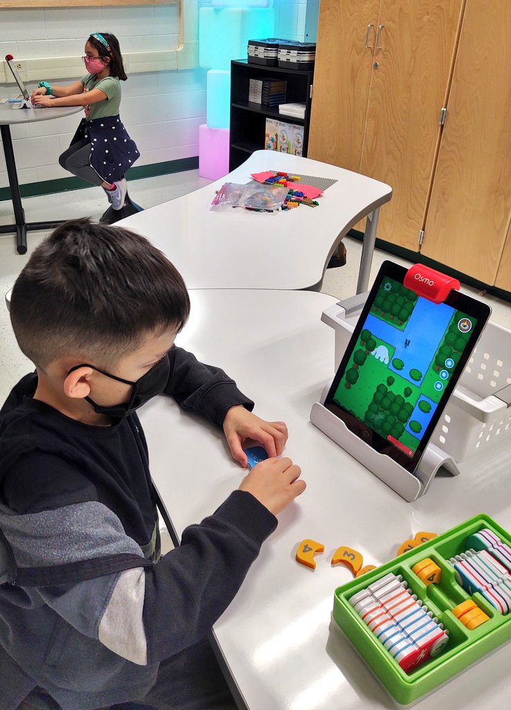 ZamoraSTEM's tweet image. Ss strengthen problem solving skills using critical thinking while coding in @NISDCole STEM lab. Ss 💜 @PlayOsmo with #CodingAwbie !! @NISDSTEMLabs #TheColeWay #edtech