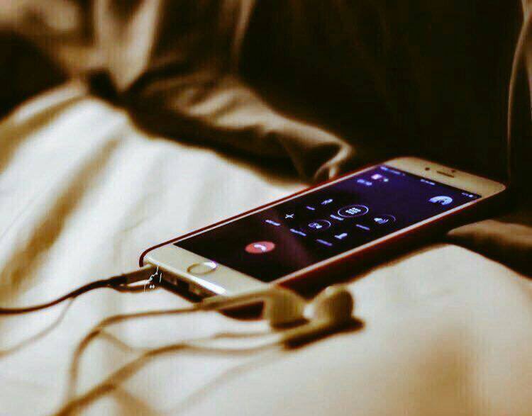 Osimi2014's tweet photo. #بس_اقول 

لادق رقمه وانا الجوال في جيبي
وانا مخصص من النغمات له رنه

اقول شطر ماهو نظمي وترتيبي
ي جعل من ورّد آلجوال ف الجنه🤲🏻 https://t.co/grsTFiOG1f