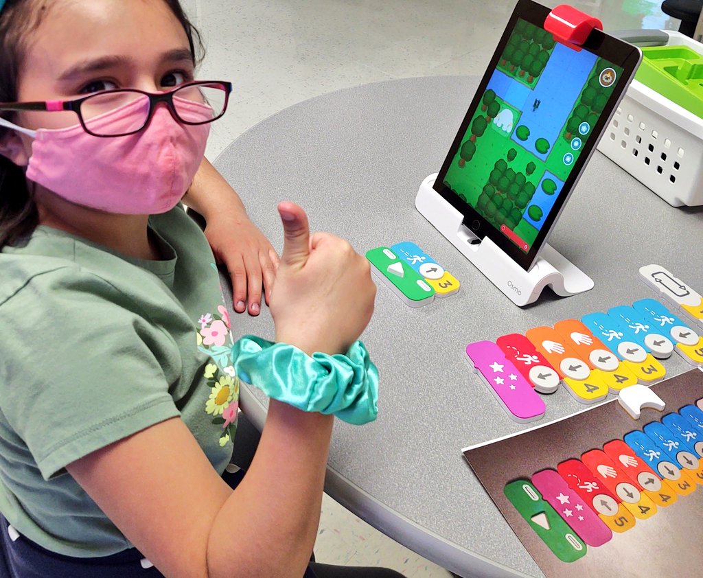 ZamoraSTEM's tweet image. Ss strengthen problem solving skills using critical thinking while coding in @NISDCole STEM lab. Ss 💜 @PlayOsmo with #CodingAwbie !! @NISDSTEMLabs #TheColeWay #edtech