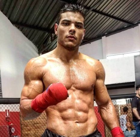 MacMallyMMA's tweet photo. what if I told you that the dude on the left is gonna beat up the dude on the right on April 17th? https://t.co/dvKvfUoLjd
