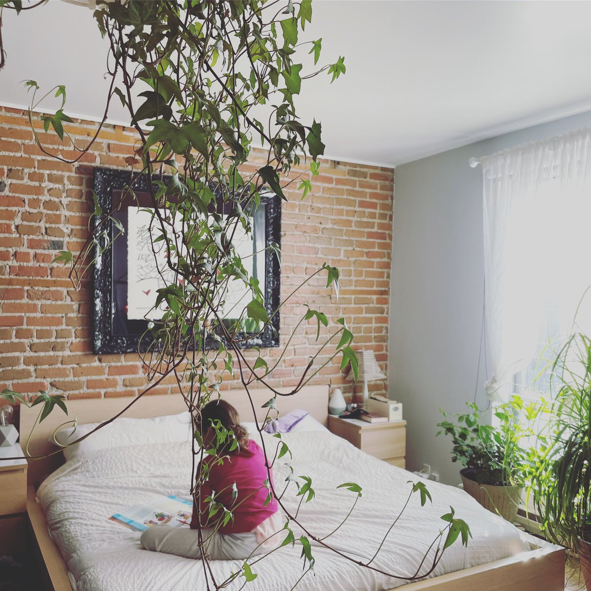 MelBayol's tweet image. It’s a homeschool life. 📚 

Happy Monday to all the multi-tasking working Moms who have more balls in the air than ever before due to Covid times.

Another week of purpose, inhaling patience, exhaling gratitude! 
Let’s do this. 🙌💪

#multitaskingmom  #womensupportingwomen