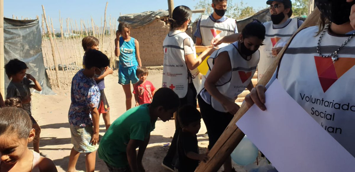 DesHumanoSJ's tweet photo. RIVADAVIA: Desarrollo Humano asistió a más de 800 familias en los asentamientos de La Paz, Pellegrini, Defensa, Evita, RIM22 y Sagrado Corazón.

Las familias recibieron materiales de construcción, alimentos, medicamentos, agua y todo el trabajo de terreno del Voluntariado Social. https://t.co/58sa3c1JYk