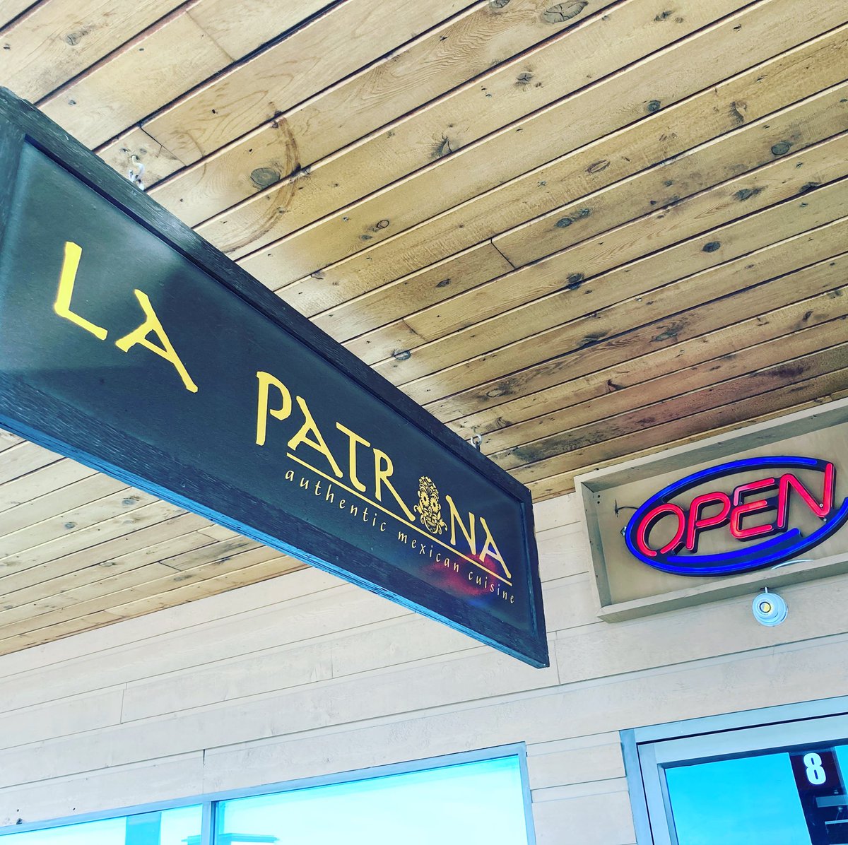 Did you know that La Patrona is now open on Mondays? And it just so happens it’s almost lunch time. #lapatronayeg #yegfood #shpkeats #shpkfood