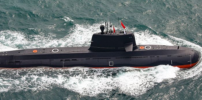 PLAHenkenBot2's tweet image. 039A/B/C型潜水艦
2004年から就役が始まった現在の中国海軍の最新通常動力潜水艦。AIP(非大気依存推進)をアジアで初めて搭載した潜水艦らしい。艦橋や船体の改良によってA、B、C三つのタイプがあり、最新型では静粛性もそうりゅう型レベルに近づいてきている……らしい。