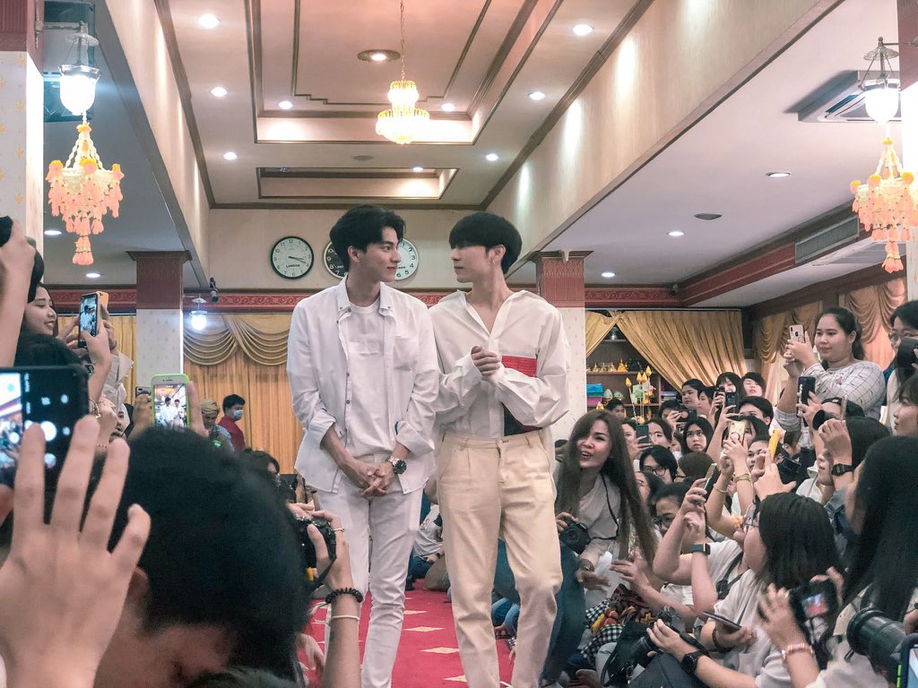 GroupCnfc's tweet photo. 🥳🥳Happy anniversary. 
Thank you for loving each other. Thank you for giving and giving. Thank you for no matter what happened you’re still who you’re. Thank you for all the accompany and support.
We all fall in ur love and will be here, always

 #MewGulf2Years2gether https://t.co/tdkvRJsnLO