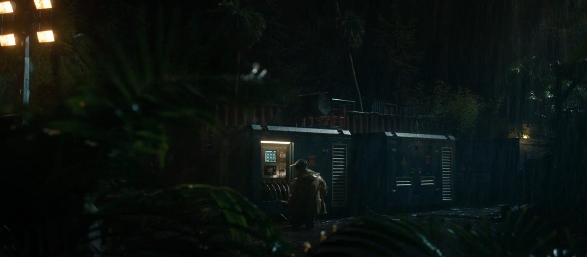 [24/25] Supposedly our lovely Dilophosaurus was originally going to harm that dude in the Prologue of Fallen Kingdom, which ended up being only a short subtle sound and some movement by the bushes