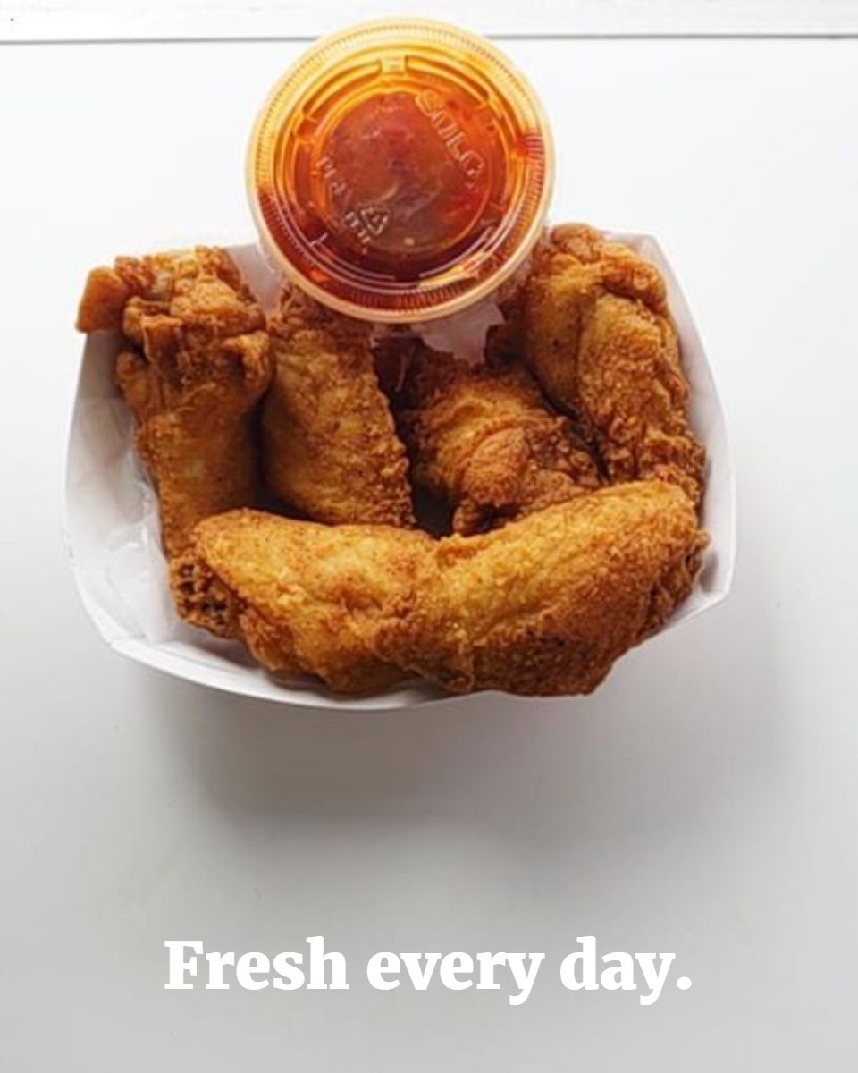 We know fresh ingredients make all the difference. That’s why we begin every day by firing up the ovens and fryers, receiving the daily local meat delivery, and preparing our signature homemade sauces and seasoning.