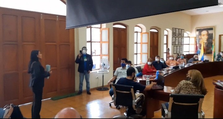 ipapedidetodos's tweet photo. En el derecho de palabra los Delegados manifestaron ante el CU de la @UCarabobo que:
▪La deuda de la(s) última(s) cuota(s) del HCM en las condiciones establecidas ocasiona la no renovación del 2021, lo que deja desprotegidos a nuestros docentes en materia de salud @IpapediSalud https://t.co/2OZ7psuzOT