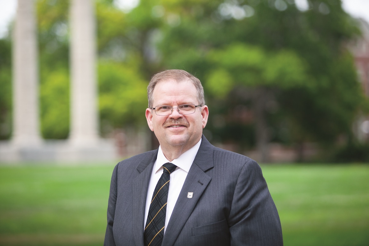 BianchiWrites's tweet photo. New #UCF president #AlexanderCartwright tells me popular AD #DannyWhite may be gone to #RockyTop, but Knights' athletic program will still get even better. Here's my column after interviewing the prez: https://t.co/SvDitOKQGl https://t.co/riR4lyHH59