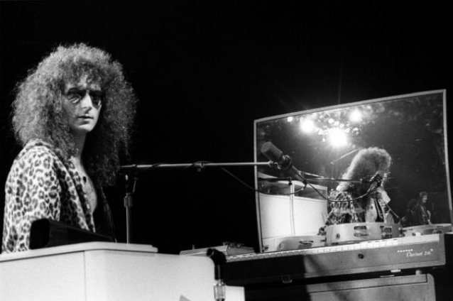 espofootball's tweet photo. #BTD Jan27,1951 #SethJustman keyboards, songwriter, vocals The #JGeils Band 1982 US #1 & UK #3 single "Centerfold" from the 1981 #1 LP "Centerfold" and 1982 US #4 & UK #27 "Freeze-Frame", +7 other US Top40 singles. Justman wrote and produced the song "Centerfold" https://t.co/PUyK7Kw8pu