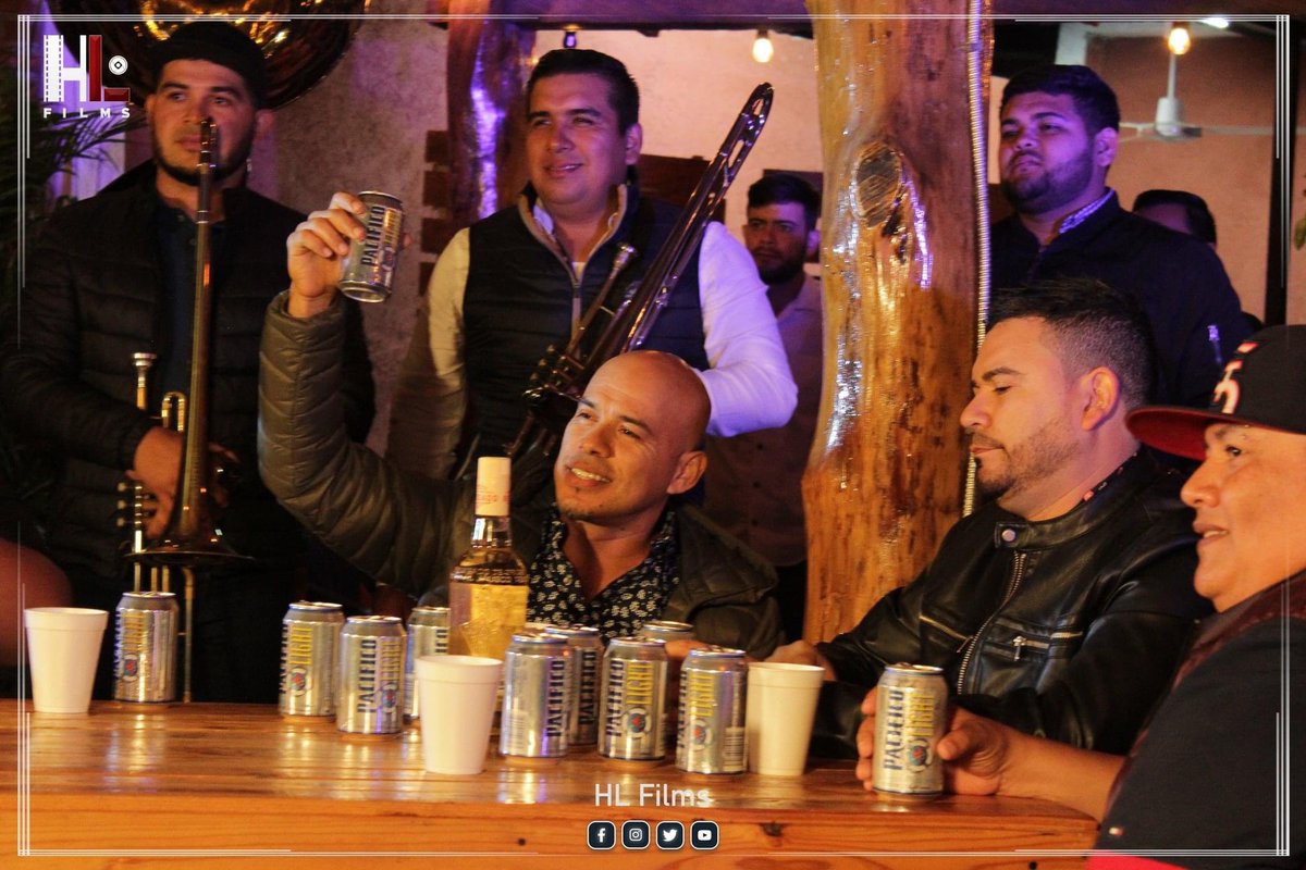 Bonito lunes para Todos, arrancamos con #BorrachoDeCantina Ft <a href="/ClaudioAlcaraz/">Claudio Alcaraz</a>  &amp; <a href="/BandaLaMundial/">LA MUNDIAL 🌎</a> Ya lo vieron!!?? 😉👍🏻 EO