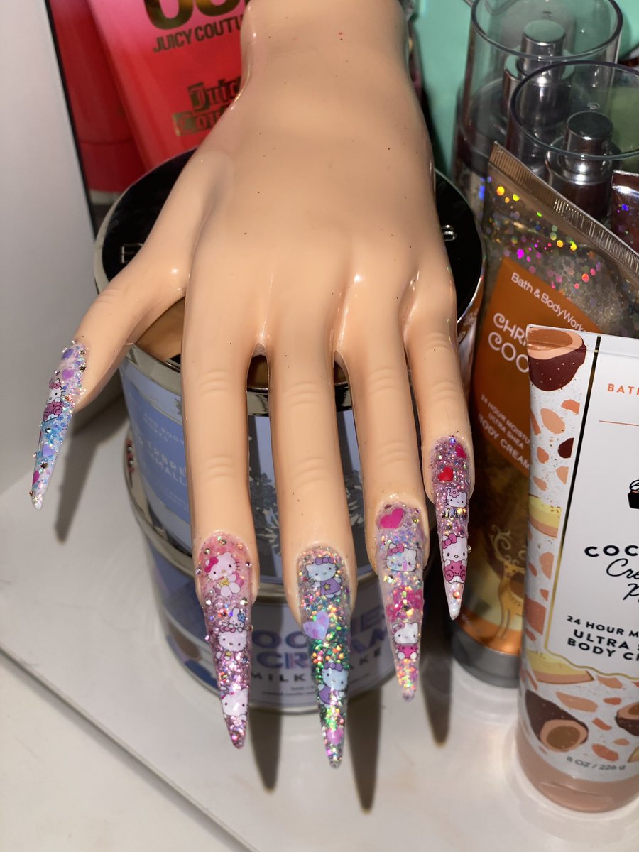 Crystalyvettee's tweet photo. Hello kitty PolyGel set I did last night; โจ๐ค #hellokitty #hellokittynails #polygel #nails #kawaiinails #selftaught #practicenails #sanrionails #cutenails #glitternails #diamondnails https://t.co/xd8c226Ykc