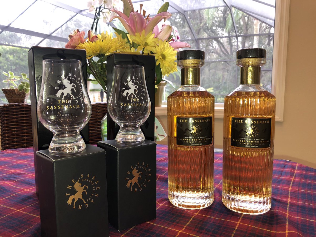 Just arrived in the nick of time for Rabbie Burns Night!  🥃🏴󠁧󠁢󠁳󠁣󠁴󠁿🥃⁦<a href="/SamHeughan/">Sam Heughan</a>⁩ ⁦<a href="/SassenachSpirit/">Sassenach Spirits</a>⁩ ⁦<a href="/RealAlexNorouzi/">Alex Norouzi</a>⁩ ⁦<a href="/peekaboo_jen/">Tash</a>⁩