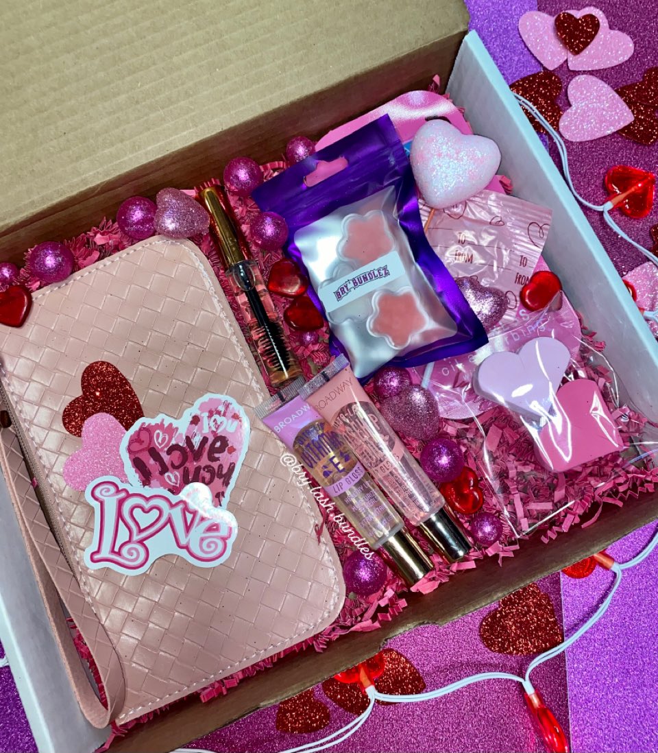 BrysBundlez's tweet photo. Introducing our “Valentines Day Selfcare Bag Bundle” for ONLY 20$ #linkbelow #comeshop #supportsmallbusiness #BrysBundlez  

https://t.co/hV2IXEVPzO https://t.co/w44riuzap5