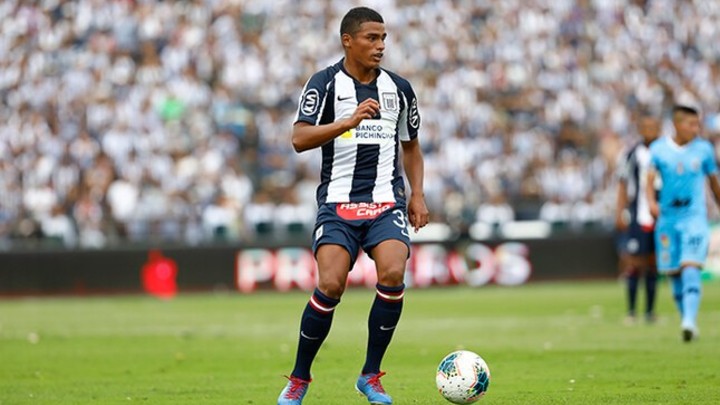 Kluiverth Aguilar: Lateral derecho de Alianza Lima, categoría 2003. Sin duda alguna es uno de los jugadores que más proyección tiene. Esperemos que cuando le toque ir al extranjero pueda explotar todo su potencial.