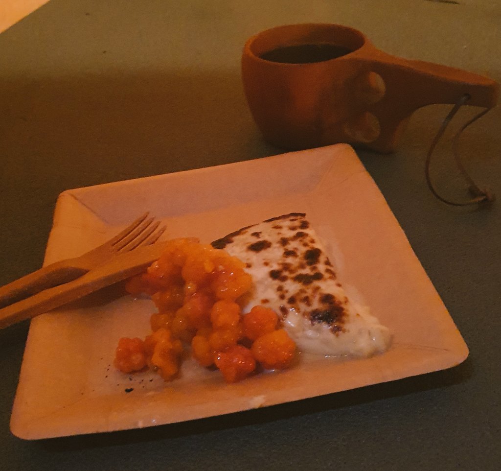 Päästiin tänään meidän teknisenjohtajan <a href="/VarpuVarpu8/">Varpu</a> kanssa lumikenkäilemään ja kunnon leipäjuusto kahveille. Kiitos Taivalkeidas kutsusta  ja esittelystä! #Taivalkoski #Taivalkeidas