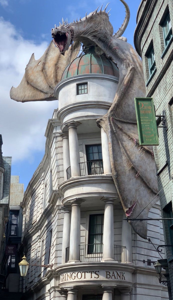 ekhagandahan's tweet photo. Just amazing 🤩 Only in USO #FL2020 (@ The Wizarding World Of Harry Potter - Diagon Alley - @universalorl in Orlando, FL) https://t.co/3Wd94yqvR5 https://t.co/aFAzlLSIuy