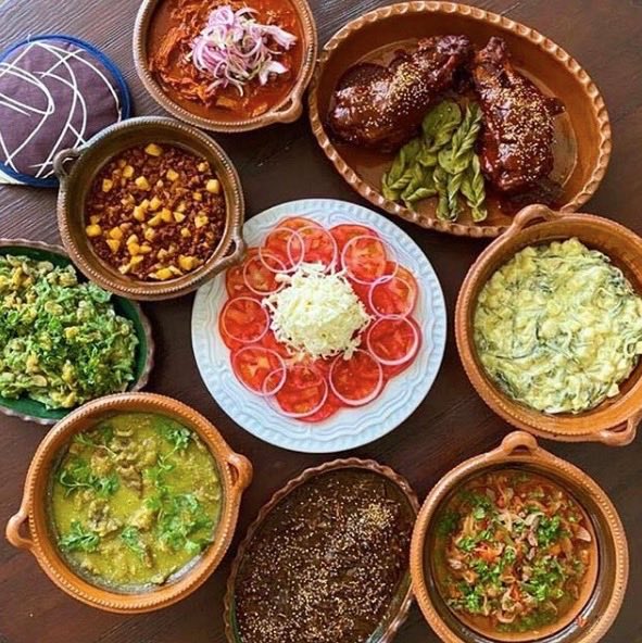 Disfruta de todo el sabor mexicano a la puerta de tu hogar con los platillos del restaurante Villa María.
#sirviendoaméxico #méxicounido #cdmx #yomequedoencasa #comeencasa #queremoscomer #pickup #togo #servicioadomicilio https://t.co/54wLoB0Fay