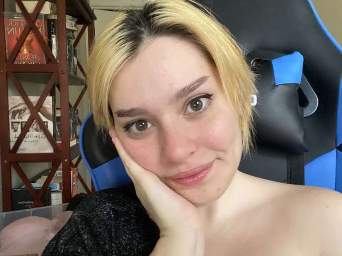 busy busy day today, which means it&rsquo;s the perfect time to take selfies. check the replies if you wanna<a href="/tag/mtgbooty"class="tags"><span>#mtgbooty</span></a>