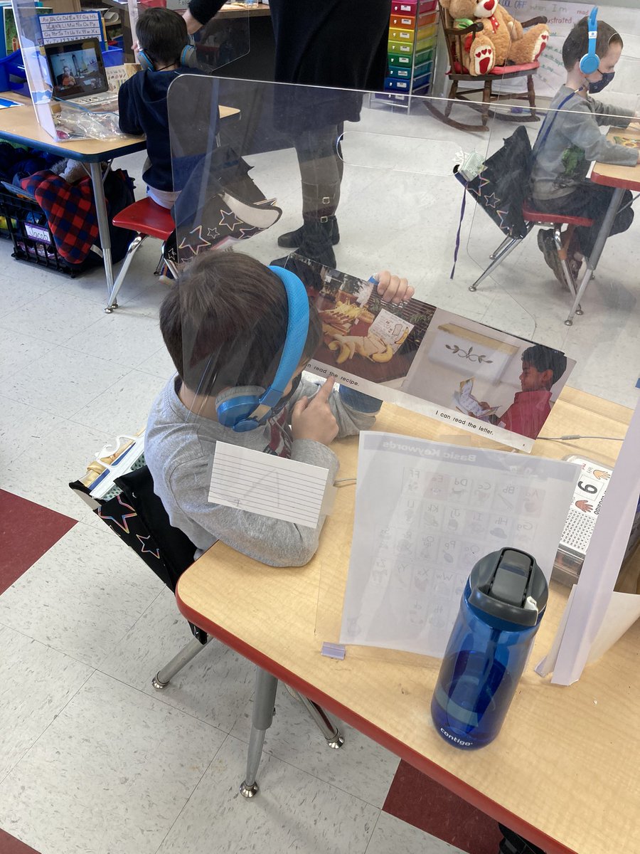 Roosevelt Kindergarteners talking about books in break out rooms! #Brilliantbeginnings#breakoutroomsinK#readingrocks