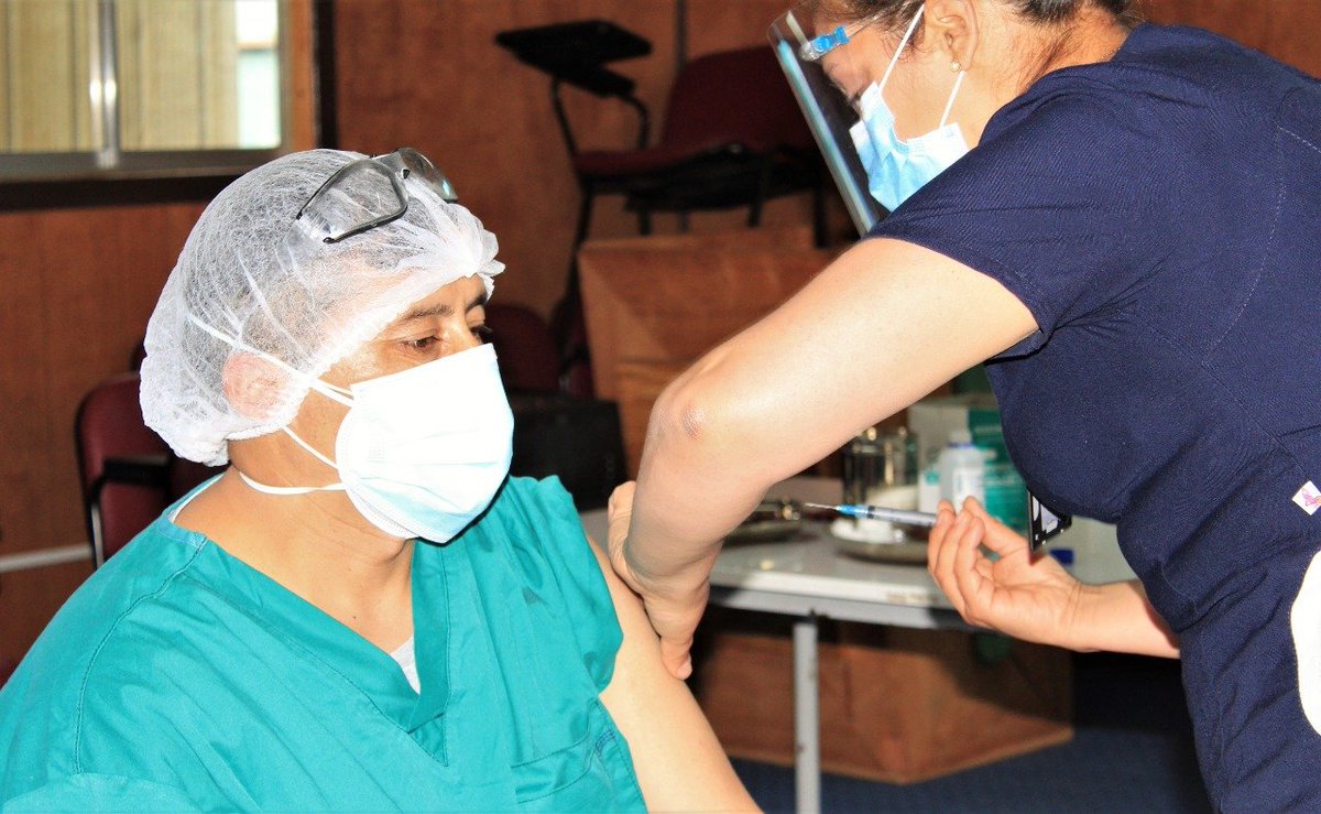 FUNCIONARIOS DE LA SALUD EN CHILOÉ RECIBEN SEGUNDA DOSIS DE LA VACUNA COVID-19 - Servicio de Salud Chiloe sschi.redsalud.gob.cl/destacan-compr… <a href="/ministeriosalud/">Ministerio de Salud</a> <a href="/DrEnriqueParis/">Dr. Enrique Paris M.</a> @AlbertoDougnac
