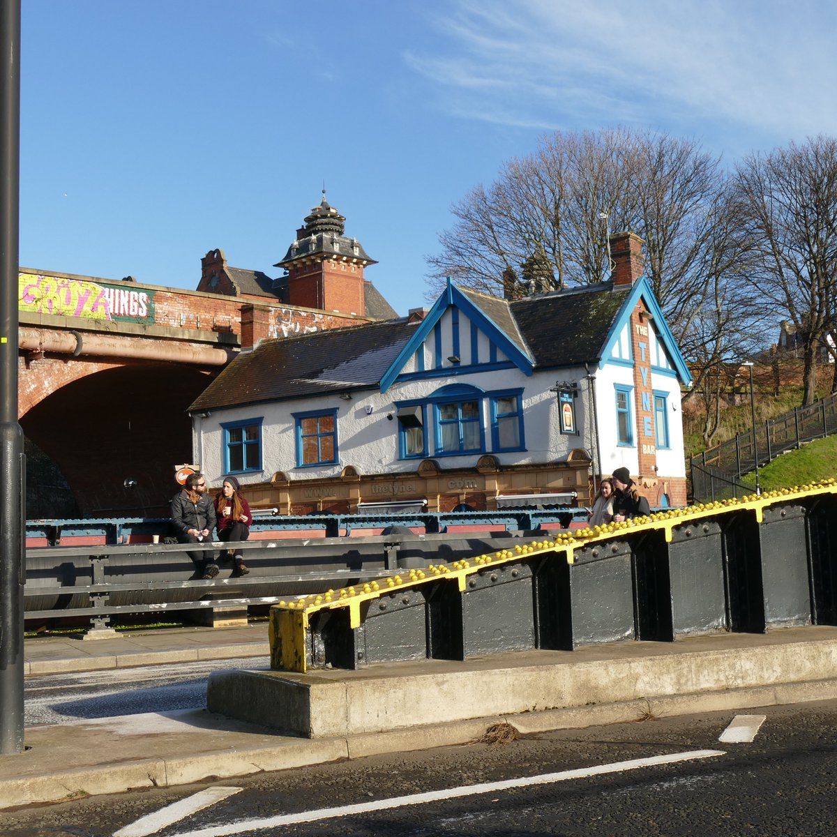 Determined not to give up on adventure in Lockdown 3,  @ballisticowl and I took advantage of the glorious winter light & photographed our way around  #Byker & the  #OuseburnValley. If you don't know  #NewcastleUponTyne you might be surprised by the pics! ***THREAD***1/19